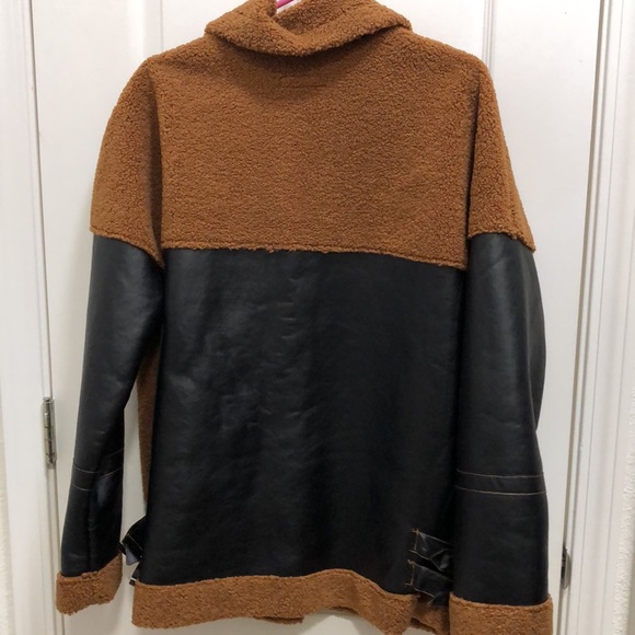 🎉HP🎉 Volcom Women’s Pleather/Sherpa Jacket - Picture 4 of 4